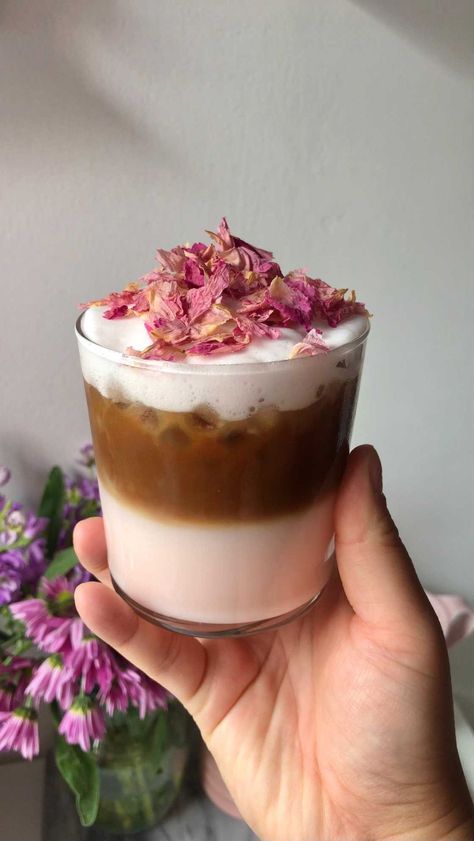 Rose Emoji, Herb Diet, Rose Latte, Rose Syrup, Honey Rose, Latte Recipe, Pink Rose, Syrup, Coffee Shop