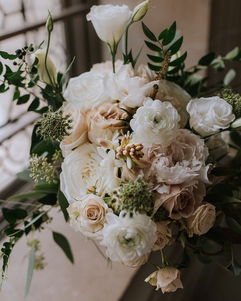 Peach Bridal Bouquet, Champagne Wedding Flowers, Cream Wedding Bouquet, Cream Wedding Flowers, White Bridal Flowers, Bridal Bouquet Peach, Ivory Bridal Bouquet, White Peonies Bouquet, Impact Design