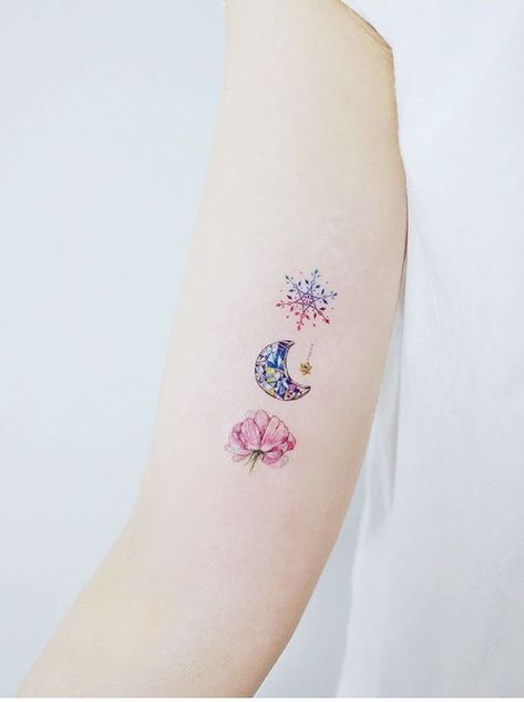 sun moon stars tattoo Snow Flake Tattoo, Tattoo Dotwork, Inspiration Tattoos, Geniale Tattoos, Tattoo Life, Dream Tattoos, Flower Tattoo Designs, Skull Tattoos, Star Tattoos