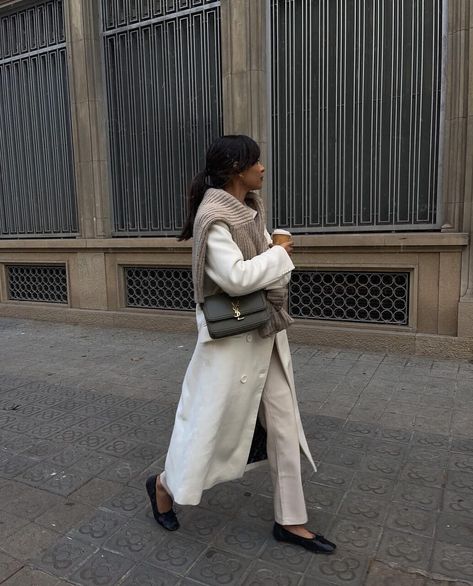 80 Best Trench coat Fall outfits to Copy today - atinydreamer White Trench Coat Outfit, Tan Coat Outfit, Trench Coat Outfit Fall, Brown Coat Outfit, Fall Coat Outfit, Black Coat Outfit, Emelie Lindmark, Long Coat Outfit, Trench Coat Fall