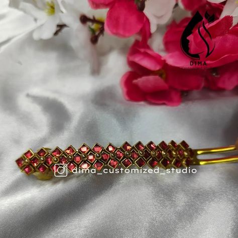 Hair flip, kundan drip! Level up your hairstyle with this vibrant, handcrafted hair clip featuring a mesmerizing kundan stone. ✨ It's the perfect pop of color to add instant flair and personality. Shop now and express yourself through your hair! DM for custom and bulk orders #kundanhairclip #handmadehairpiece #vibrantcolors #hairaccessories #festivalvibes #ethnicjewelry #shopsmall #expressyourself #summervibes Kundan Clips, Diy Hair Accessories Beads, Silk Thread Bangles Design, Silk Bangles, Thread Bangles Design, Accessories Beads, Bridal Braids, Kundan Bangles, Crochet Jewelry Patterns