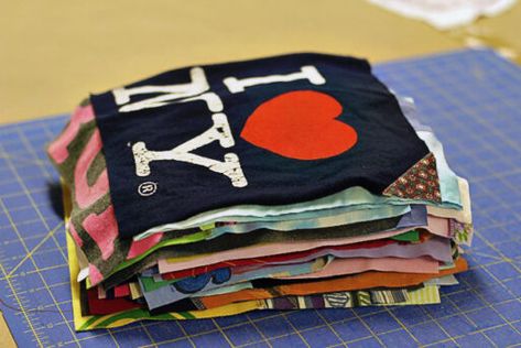 How to make a memory quilt from baby blankets, clothes and t-shirts. DIY tutorial 7 via lilblueboo.com Tshirt Quilt Diy, T-shirt Quilts, Tee Shirt Quilt, Baby Clothes Quilt, Tshirt Blanket, Tshirt Quilt, Beginner Sewing, Blanket Diy, Beginner Sewing Projects Easy