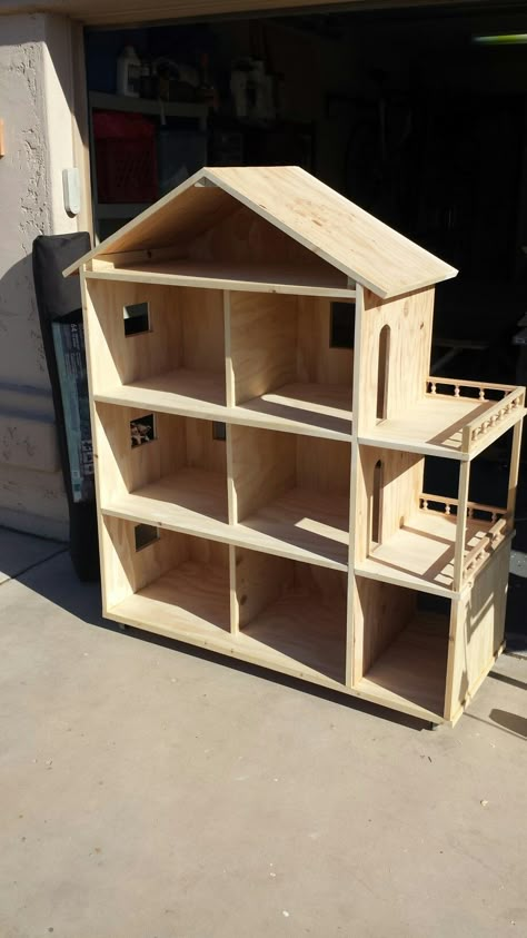 Diy Dollhouse With Storage, Wood Dollhouse Diy, Homemade Dollhouse Diy, Cardboard Dollhouse Diy, Barbie Doll House Diy, Diy Barbie Dollhouse, Diy Dollhouse Plans, Wooden Barbie House, End Of School Year Party