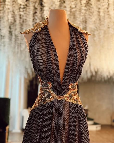 Fantasy Ball, Chainmail Dress, Fantasy Clothes, Fantasy Gowns, Fairytale Dress, Fantasy Dress, Jolie Photo, House Of The Dragon, Fantasy Fashion