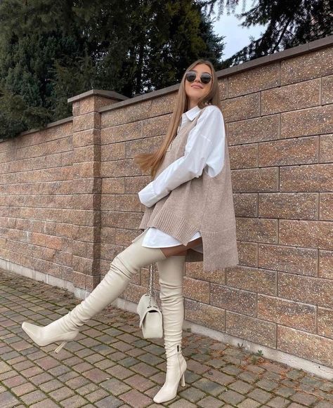 Skandinavian Fashion, Cold Outfits, Elegante Casual, Outfit Trends, White Boots, Mode Inspiration, Winter Fashion Outfits, Thigh High Boots, Outfits Casuales