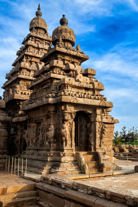 Discover the rich cultural heritage of Mahabalipuram, Tamil Nadu through its temples, monuments, and sculptures. Plan your trip! Mahabalipuram Temples, Tamil Nadu Culture, Tamil Culture, Indian Temple, Ancient India, Indian Heritage, Tamil Nadu, Aesthetic Collage, India Travel