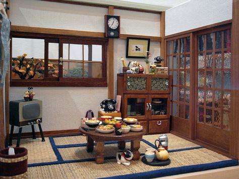 Japanese miniature house Tiny Japanese House, Small Japanese House, Japanese Dining, Mini Doll House, Japanese Kitchen, Japanese Architecture, Miniature Houses, Room Box, Miniature House