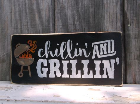 Grillin' and Chillin' BBQ Sign Backyard Barbecue Grill Sign Shelf Sitter Wooden Sign Wood Sign by OldeThymeSigns on Etsy Grillin And Chillin Sign, Patio Wall Art, Grill Sign, Bbq Wood, Deck Sign, Bbq Signs, Cabin Wall Art, Deck Decor, Patio Signs