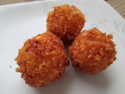 NomzZz: Fried Pimento Cheese Balls Fried Pimento Cheese Balls, Pimento Cheese Ball Recipe, Pimento Cheese Balls, Tailgate Snacks, Fried Mac And Cheese, Pimiento Cheese, Cheese Balls, Pimento Cheese, Printable Recipe