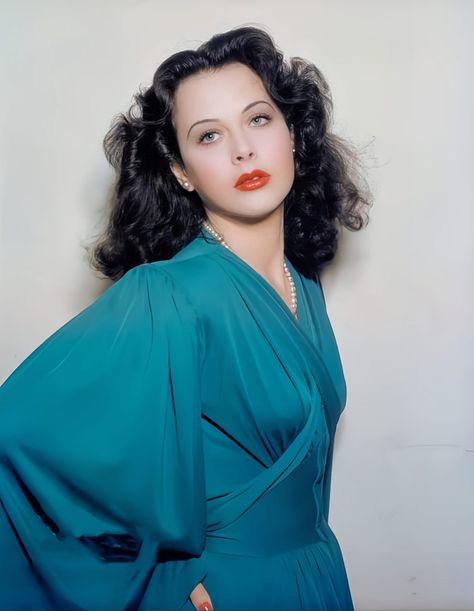 We love Glamour - The beautiful and brilliant birthday... Hollywood Aesthetic, Hedy Lamarr, Color Portrait, Pin Up Photos, Birthday Star, January 19, November 9, Vintage Inspired Outfits, Golden Age Of Hollywood