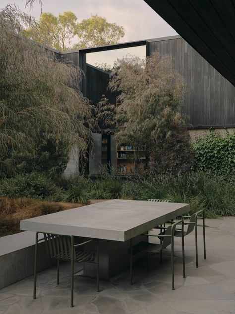 Minimalist Architecture, Courtyard Garden, Large Homes, Garden Spaces, Landscape Architect, Contemporary Architecture, 인테리어 디자인, Landscape Architecture, A House