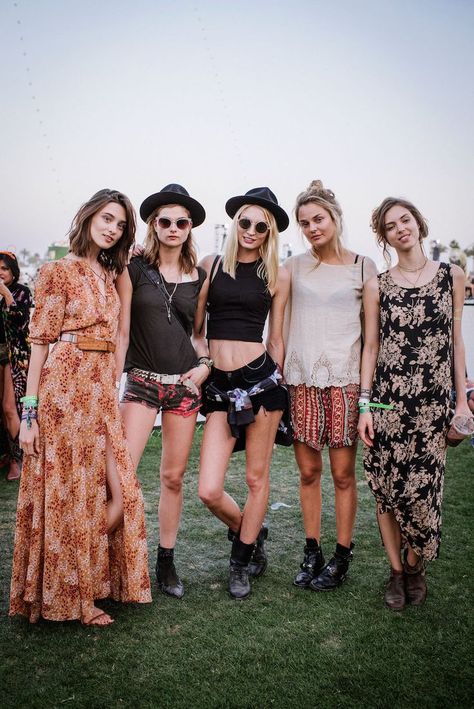 Free your Wild :: Babein with your Besties :: Girl Friends :: Best Friends :: Squad Goals :: See more Untamed Friendship inspiration @untamedorganica Look Da Festival, Street Style 2015, Coachella Looks, Festival Mode, Estilo Hipster, Moda Hippie, Look Boho Chic, Look Festival, Estilo Hippie