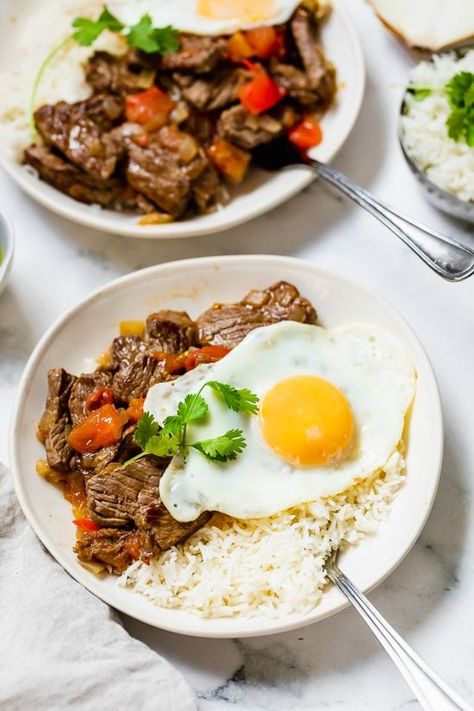 Beef lovers, you'll love this quick Colombian Carne en Bistec steak dish cooked with onions, tomatoes and cumin. The onions and tomatoes create a flavorful sauce which is wonderful served over rice. #carnebistec #colombianrecipes #steak Steak With Onions, Lighter Recipes, Onions And Tomatoes, Marinated Pork Chops, Winter Foods, Beef Meals, Steak Dishes, Dinner Plans, Colombian Food