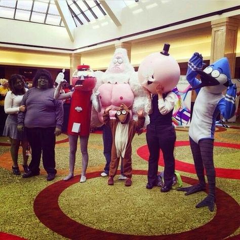 The Regular Show Costumes, Regular Show Halloween Costumes, Cartoon Cosplay Ideas, Regular Show Cosplay, Group Cosplay Ideas, Regular Show Costumes, Regular Show Memes, Group Cosplay, Ghost Halloween Costume