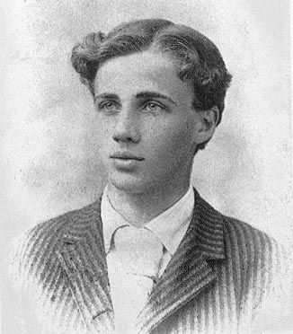 Young Robert Frost. An amazing poet and a supah hottay! Robert Frost, Historical People, People Of Interest, American Poets, Writers And Poets, Anais Nin, Writers Write, Book Writer, Famous Authors