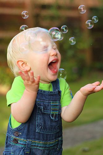 Blowing bubbles for your son and watching him giggle with joy Kind Photo, Blowing Bubbles, Soap Bubbles, Just Smile, 영감을 주는 캐릭터, 인물 사진, Happy People, Happy Moments, Children Photography