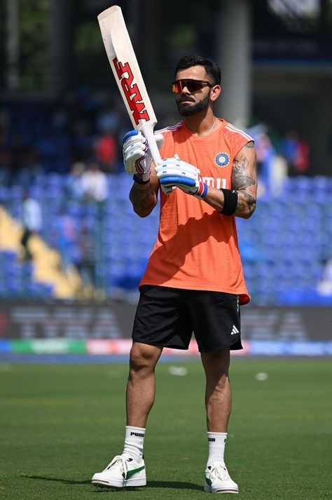 Virat Kohli Hd Wallpaper, Virat Kohli Hd, Virat Kohli Wallpaper, Cricket Coaching, Kohli Wallpapers, King Kohli, Cricket Players, Mens Hairstyles With Beard, Virat Kohli Instagram