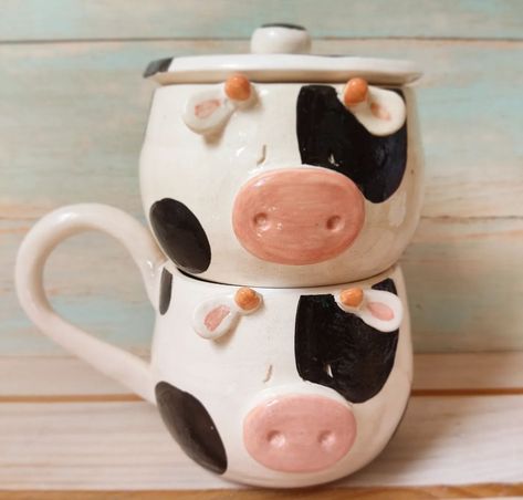 Cow Mug Pottery, Ceramic Animal Mug, Cow Pottery Painting, Cow Ceramics, Cow Cup, Diy Pottery Painting, Cow Mug, Pottery Inspo, Blue Cow