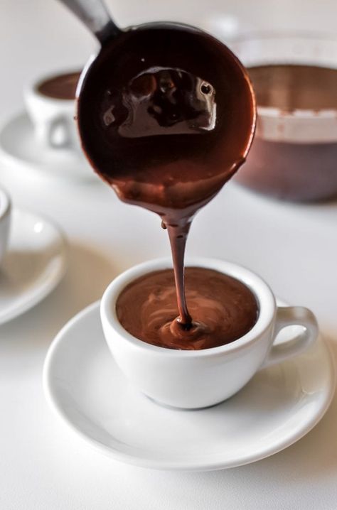 Sanguinaccio aka Neapolitan Chocolate Sauce (Ready in 10 minutes) - Food Recipes HQ Drink Presentation, Presentation Ideas, Instagram Coffee, Chocolate Delight, I Love Chocolate, Chocolate Cinnamon, Chocolate Shop, Chocolate Drinks, Chocolate Sauce