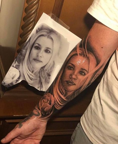 Forearm Tattoo Portrait, Forearm Portrait Tattoo Women, Girlfriend Portrait Tattoo, One Line Tattoo Face, Wife Portrait Tattoo, Arm Portrait Tattoo, Face Tattoo On Arm, Mom Portrait Tattoo, Face Portrait Tattoo