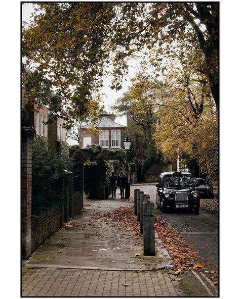 Simon & Jen (@theseptemberchronicles) • Instagram photos and videos Autumn Movie, The Fall Movie, November 9, Fall Feels, London Street, Autumn Aesthetic, Fall Wallpaper, Aesthetic Images, City Aesthetic