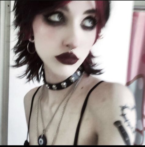 Goth Puppy Eyeliner, Soft Goth Hair, Tired Eyes Makeup Grunge, Easy Goth Makeup Simple, Goth Makeup Inspiration, Shag Haircut Mullet, Pretty Goth Makeup, Alt Goth Makeup, Goth Inspired Outfits