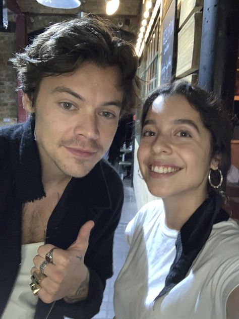 Harry Styles Selfie, Gambar One Direction, Harry Styles Update, Harry 1d, Celebrity Look Alike, London Today, Celebrity Style Red Carpet, Harry Styles Pictures, Harry Styles Photos