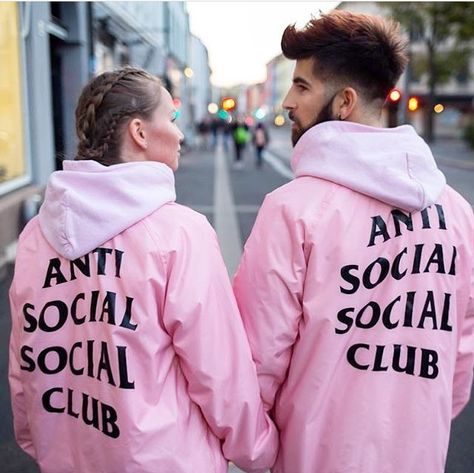 Hypebeast Couple, Nike Pros Leggings, Street Wear Photoshoot, Antisocial Social Club, Bape Adidas, Fashion Hypebeast, Couples Clothes, Sweatshirt Street Style, Hoodie Outfit Men