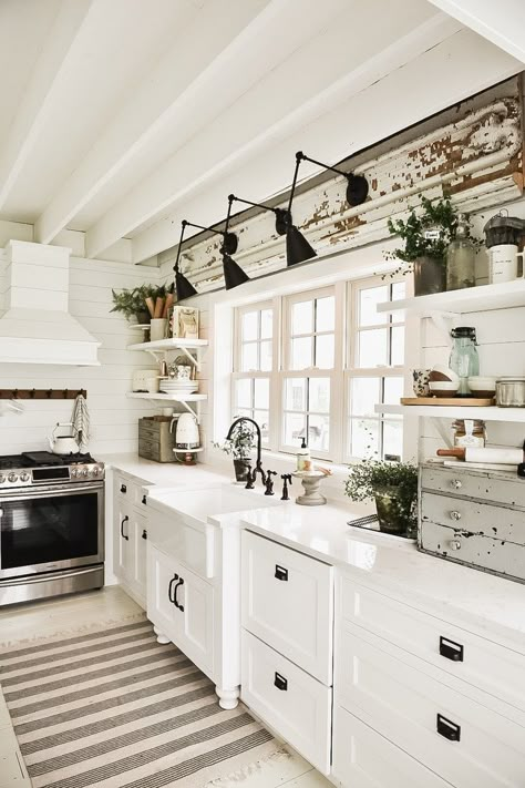 Dapur Moden, Farmhouse Kitchen Lighting, Kabinet Dapur, Farmhouse Kitchen Cabinets, Farmhouse Kitchens, Farmhouse Kitchen Design, Classic Kitchen, Kitchen Lighting Fixtures, Kitchen Farmhouse