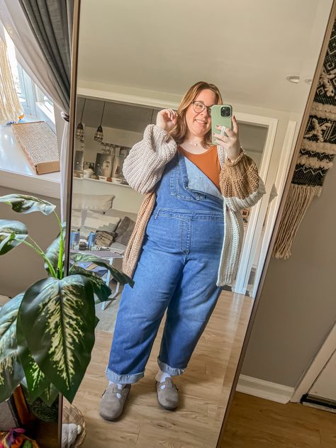 Plus Size Overalls Outfit Fall, Plus Size Crunchy Outfits, Midsize Overalls Outfit, Plus Size Granola Outfits, Plus Size Overalls Outfit, Winter Overalls Outfit, Crunchy Outfits, Overalls Outfit Fall, Overalls Fall