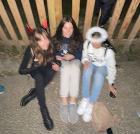 Blurry Halloween Aesthetic, Friends Aesthetic, Halloween Aesthetic, Retro Halloween, Hallows Eve, Halloween Costume, Halloween Party, Halloween Costumes