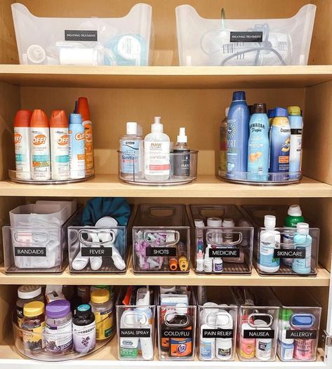 Medication Organization Storage, Home Maintenance Tips, Bathroom Closet Organization, Medicine Cabinet Organization, Medication Organization, House Organisation, Medicine Organization, Medicine Storage, Linen Closet Organization