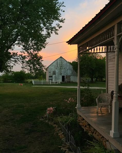 Country Porch Aesthetic, Southern Farmhouse Aesthetic, Dream Ranch House, Simple Country Living Aesthetic, Country Farm Home, Southern Family Aesthetic, House In Nature Aesthetic, Farm Homes Country, Country Side Homes