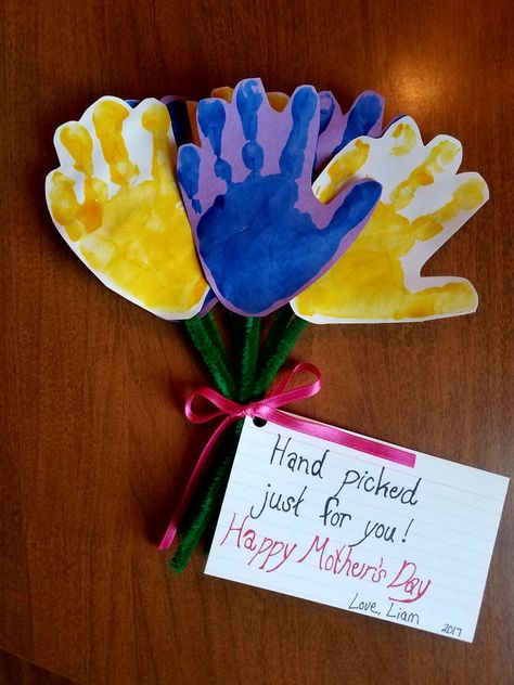 Hand print Mother's Day flowers Mothersday Craft, Mothers Day Crafts Preschool, Gifts Aesthetic, Easy Mother's Day Crafts, Diy Mother's Day Crafts, Mother's Day Projects, Mother's Day Activities, Hairstyles Design, Baby Art Projects