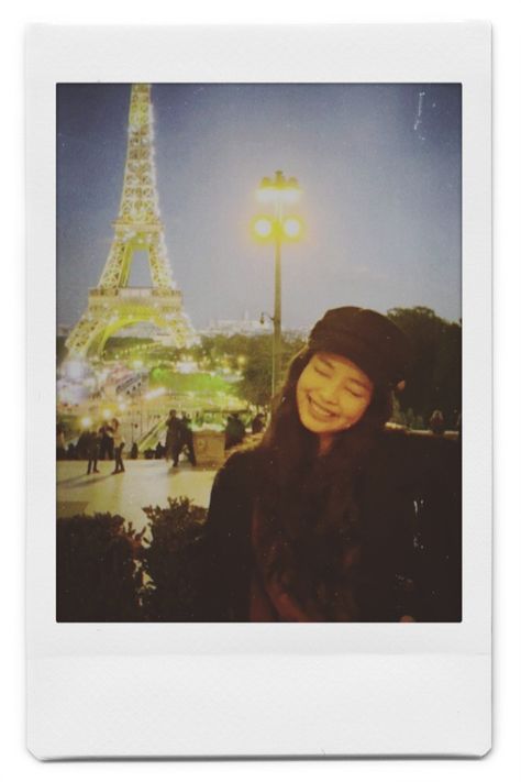 Jennie Polaroid Photo, Jennie Kim Polaroid, Jennie Film, Jennie Polaroid, Cool Dorm Rooms, Blink Book, Polaroid Photo, Instant Photos, Polaroid Photos