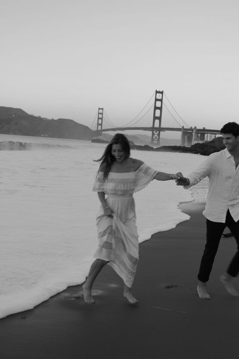 San Francisco engagement photo; B&W; Golden Gate Bridge Golden Gate Bridge Proposal, Golden Gate Engagement Photos, Golden Gate Bridge Wedding Photos, Engagement Photos Golden Gate Bridge, Sf Engagement Photos, Engagement Photos San Francisco, Boat Engagement Photos, Pic Mood, San Francisco Engagement Photos