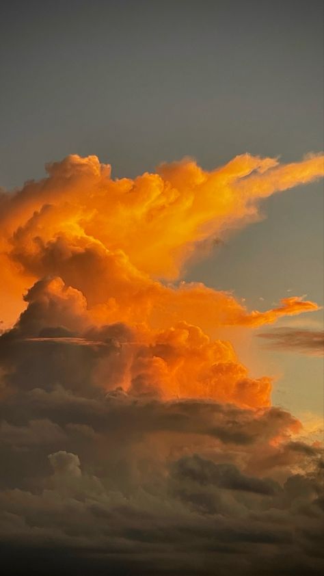 #clouds #aesthetic #april #aummer #sunset #pinterest Cloudy Sunset, Clouds Aesthetic, Sunset Landscape, Digital Diary, Nature Aesthetic, Story Ideas, Sunset Photography, Blue Sky, Iphone Wallpaper