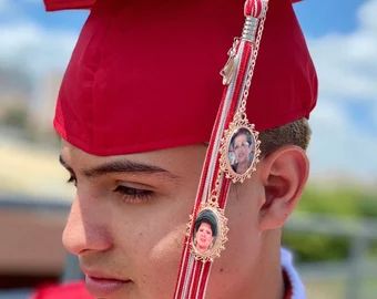 Butterfly Cap And Gown, In Remembrance Graduation Caps, Photo Graduation Cap, Graduation Cap Decoration Lost Loved One, In Loving Memory Graduation Caps, Cap Gown Decoration, Graduation Memorial Ideas, Graduation Cap Designs In Memory Of, Graduation Cap Designs Lost Loved One