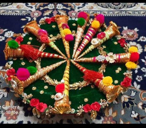 Mehendi Packing Ideas, Mehndi Cone Decoration Ideas, Mehandi Platter Ideas, Mehandi Thali Decoration Ideas, Mehandi Cone Decoration, Mehendi Thali Decor Ideas, Mehendi Platter Ideas, Mehandi Favours, Mehndi Thali Decoration Ideas