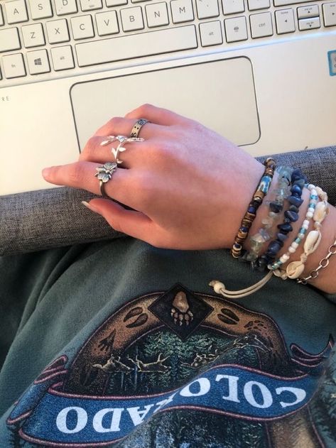 Wrist Full Of Bracelets Aesthetic, Queer Jewelry Aesthetic, Lots Of Bracelets On Wrist, Grunge Bracelets, Bracelets And Rings, Preppy Jewelry, Estilo Punk, Funky Jewelry, Jewelry Lookbook