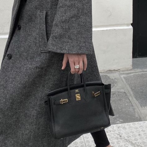 Birkin 25 Outfit, Birkin Bag 25, Hermes Birkin Bag 25, Birkin 25 Black, Chic Mom Outfits, Birkin Sellier, Birkin Mom, Fancy Aesthetic, Neutral Coat