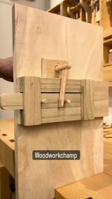 Locking Mechanism Design Ideas, Mechanism Design Ideas, Mechanism Design, Wooden Lock, Woodworking Plans Beginner, Diy Wooden Projects, Easy Wood, Wood Shop Projects, Woodworking Plans Diy