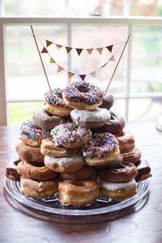 Fiesta Snacks, Donut Birthday Cake, Simpsons Party, Buffet Dessert, Sweet Thoughts, Donut Cake, Birthday Donuts, Wedding Cake Alternatives, Donut Birthday Parties