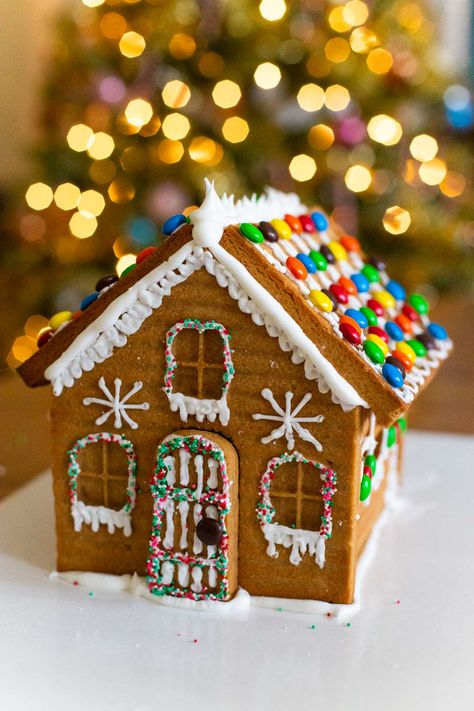 Make your own homemade gingerbread house this year with this easy recipe and instructions. Such a fun family tradition for holiday baking with kids. Best Gingerbread House Recipe, Gingerbread House Easy, The Best Gingerbread House, Unique Christmas Desserts, Christmas Games Family, Best Gingerbread House, Gingerbread House Inspo, Easy Gingerbread House, Seasonal Produce Guide