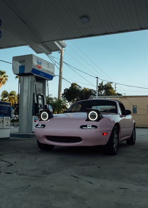 Pink miata Miata Wrap Ideas, Cool Miata, Pink Miata Mx5, Pink Mazda Miata, Purple Miata, Miata Aesthetic, 1997 Miata, Mk1 Miata, Cute Miata