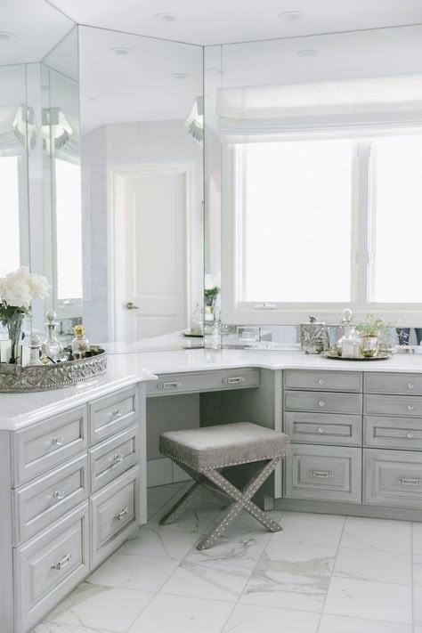 Bathroom Corner Makeup Vanity, Ensuite With Makeup Counter, U Shaped Vanity Master Bathrooms, L Shaped Bathroom Vanity With Window, Double Sink Bathroom Vanity With Seat, Bathroom Ideas With Makeup Vanity, L Shaped Makeup Vanity, Dual Sink With Makeup Vanity, L Shape Vanity With Makeup Area