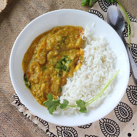 Toor Daal with Bay Leaf and Cilantro Indian Vegan Recipes, Daal Chawal, Vegan Main Course, Vegan Richa, Pigeon Peas, Jeera Rice, Pea Soup, Bay Leaf, Indian Dishes