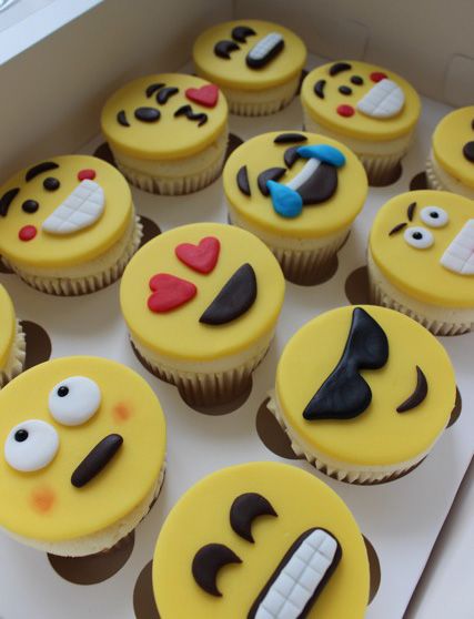 Berry Cupcake, Cakes Without Fondant, Kids Cupcakes, Emoji Birthday Cake, Simple Birthday Cake Designs, Emoji Food, Emoji Cupcakes, Toddler Birthday Cakes, Berry Cupcakes