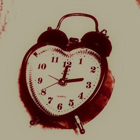 Red Clock, Red Aesthetic Grunge, Lovecore Aesthetic, I See Red, Red Icons:), Iphone Photo App, Iphone App Design, Vintage Poster Art, Phone Design