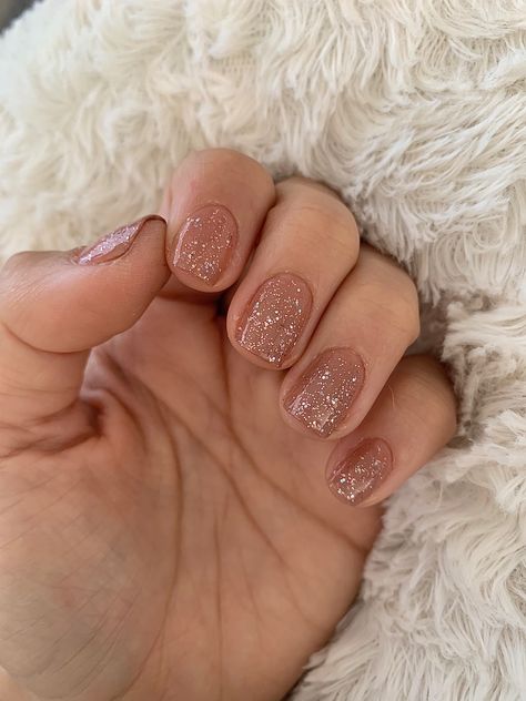 Nail Polish with nude tones and glitter Bridesmaid Nails Glitter, Natural Nail Color With Glitter, Glitter Nails Neutral, Neutral Nail With Glitter, Blush Sparkle Nails, Short Square Nails Sparkle, Gel Nails Shimmer, Classy Glitter Nails Short, Sparkly Tan Nails